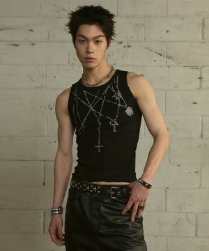 [0101] 체인 목걸이 프린트 슬리브리스- 블랙