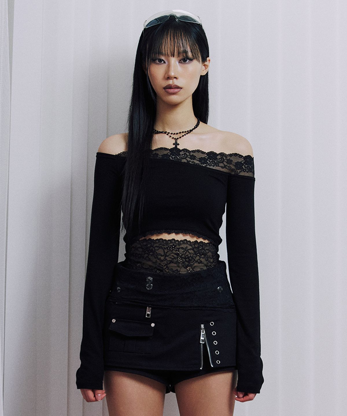 일리오(ILLIO) Black lace off shoulder longsleeve