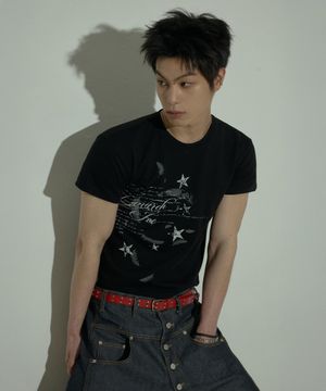 [0096] 스타 페더 그래픽 슬림 티셔츠 - 블랙