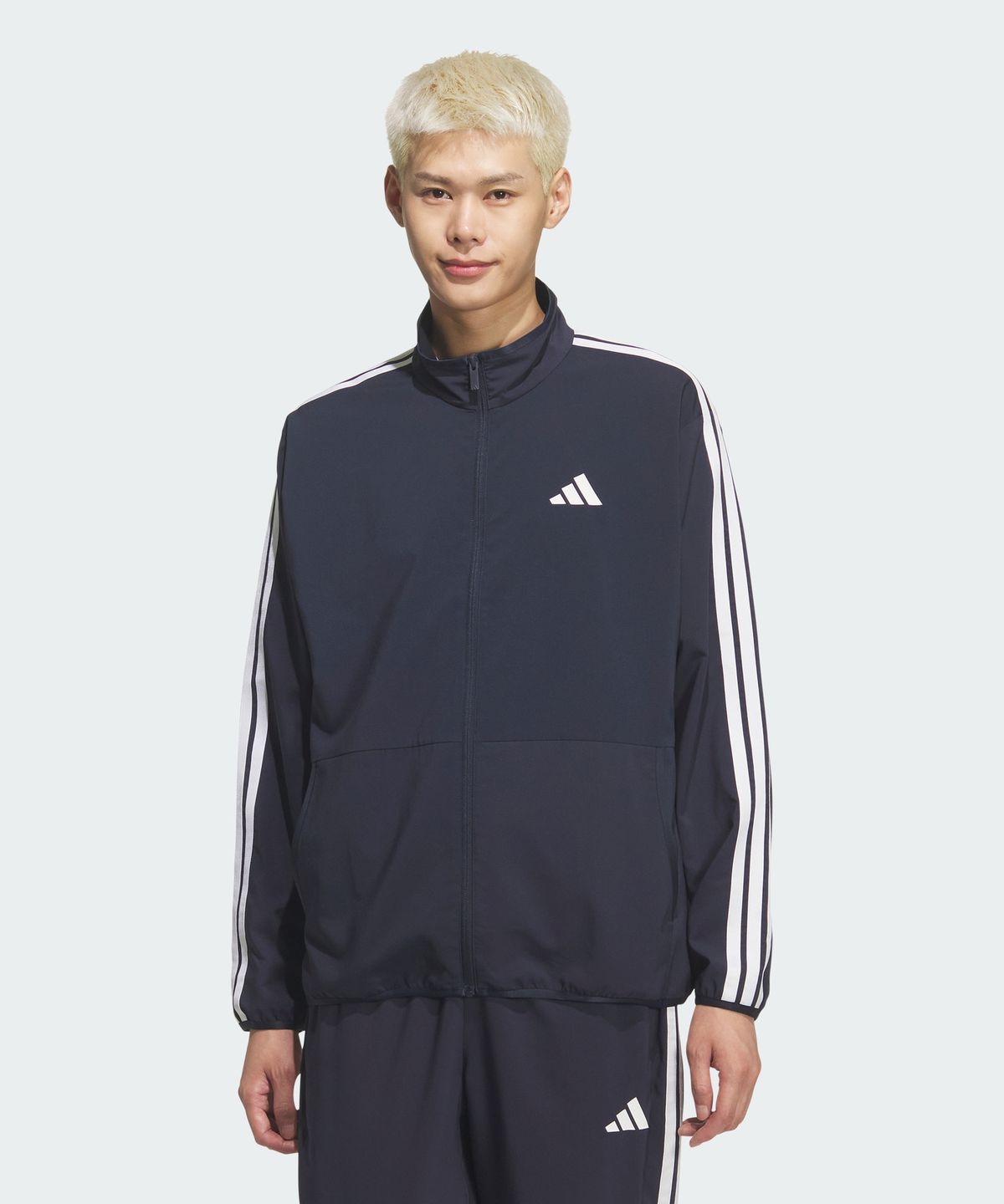 아디다스(ADIDAS) 3-스트라이프 레귤러 핏 라이트 우븐 트랙 탑 KR8908