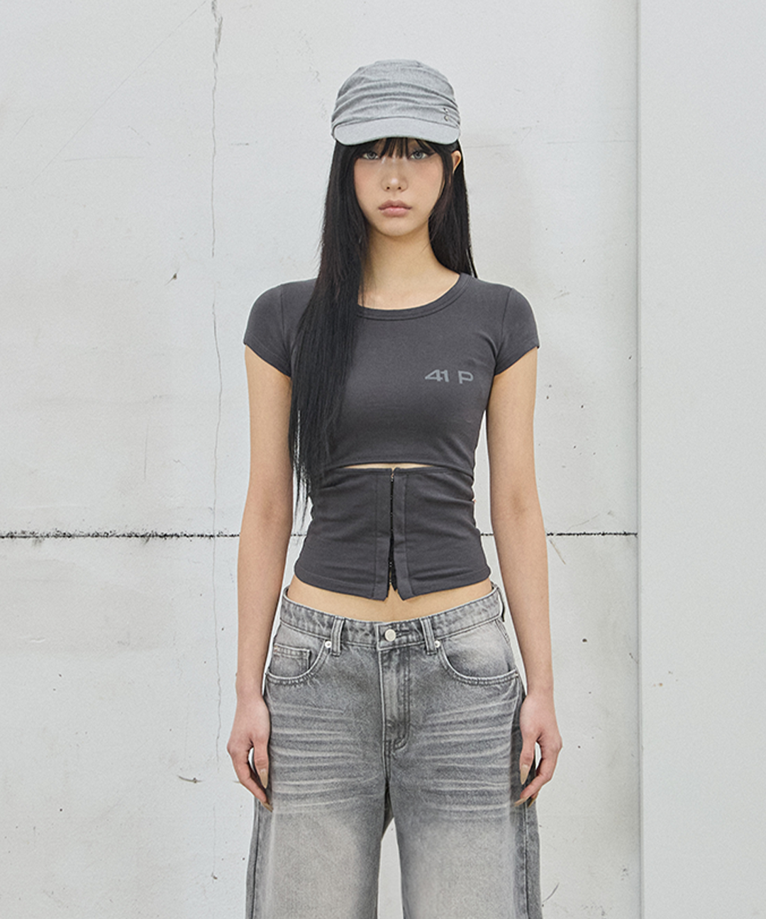 MUSINSA公式 | 41PRAY Hooked Cutout Short Sleeve Top / Charcoal