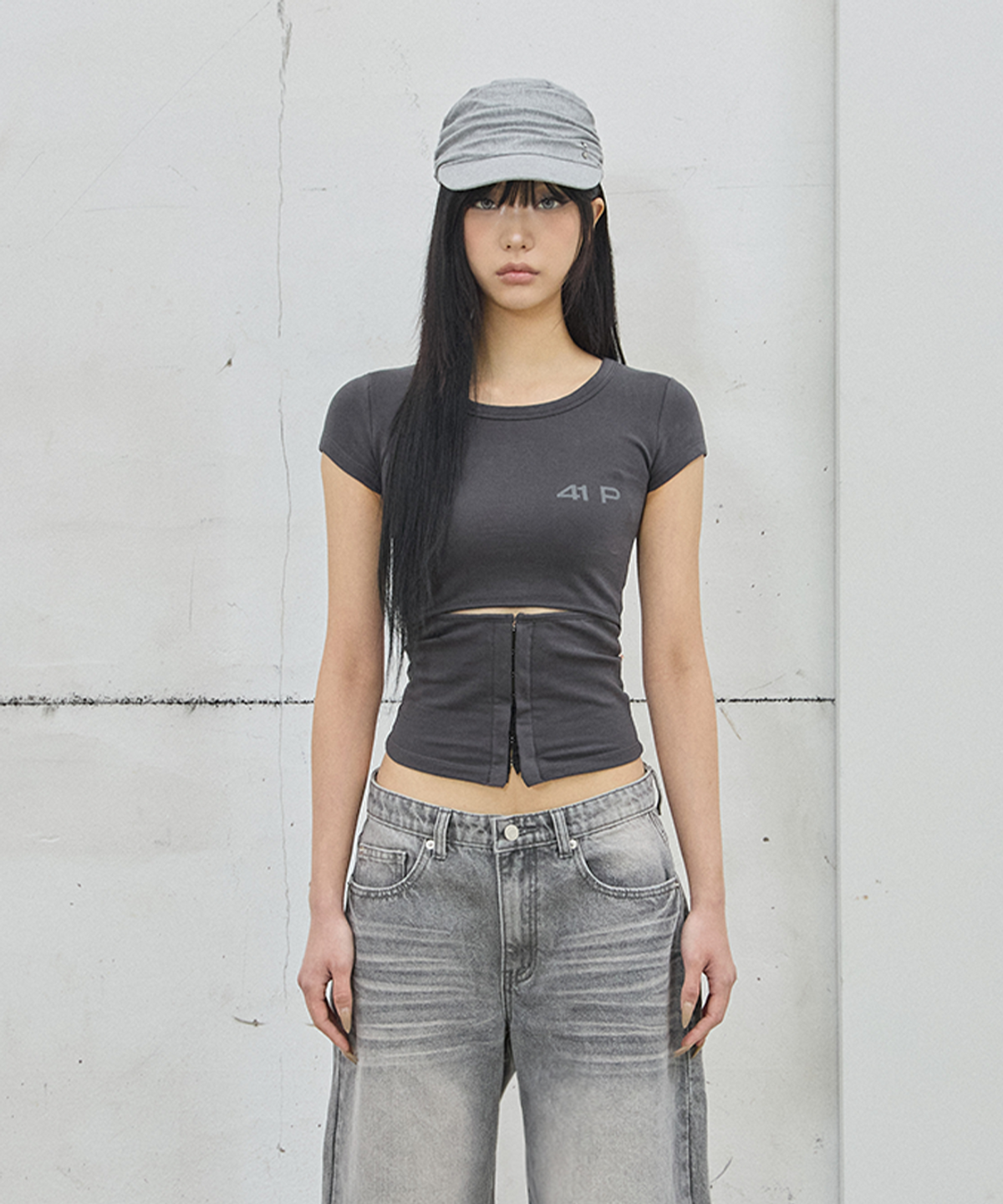 사일프레이(41PRAY) Hooked Cutout Short Sleeve Top / Charcoal