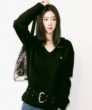 [서예지 PICK] BUTTERFLY PATCH V-NECK KNIT_BLACK