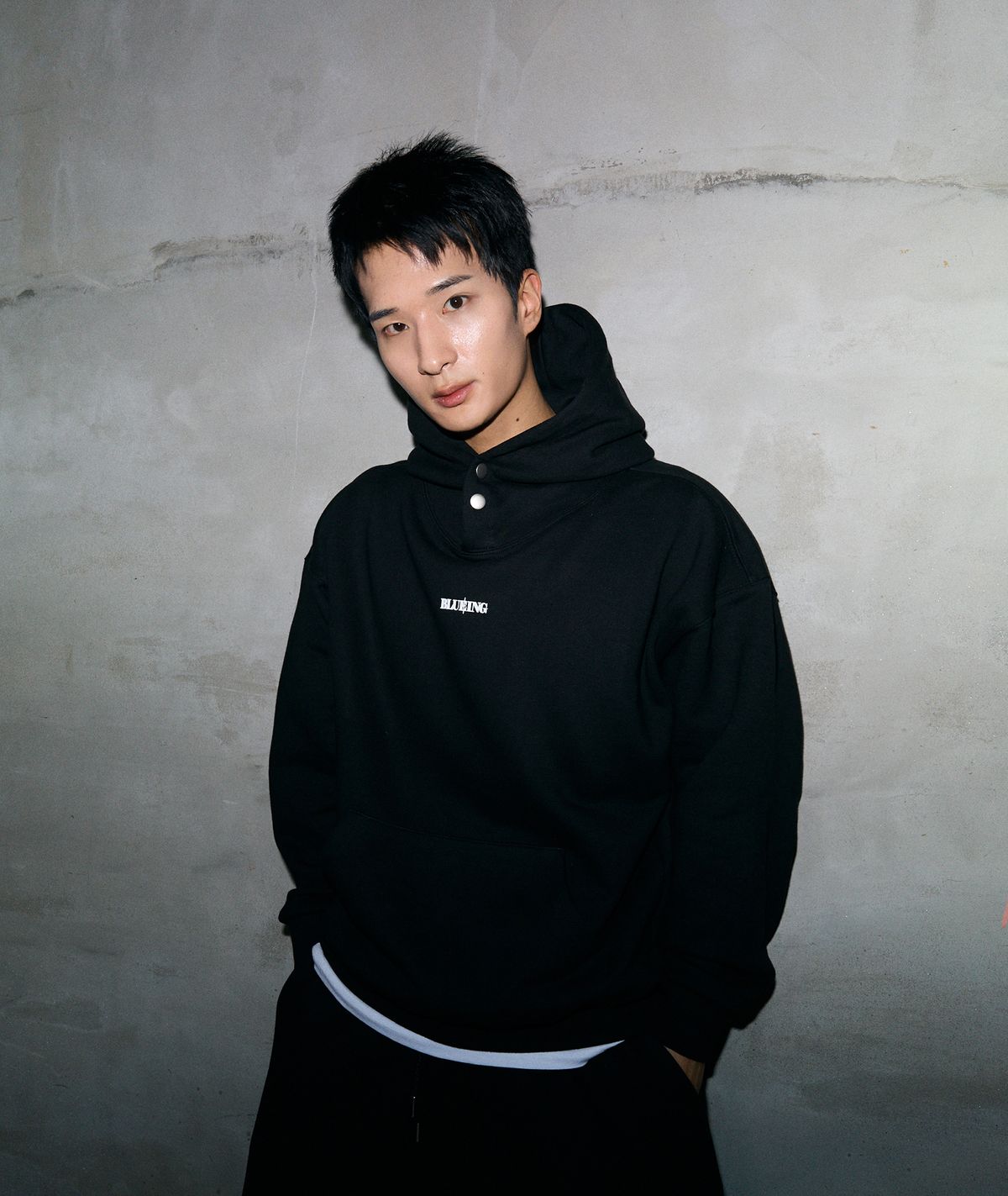 블루잉(BLUEING) SCOTCH SOLID GRAPHIC LOGO HOOD