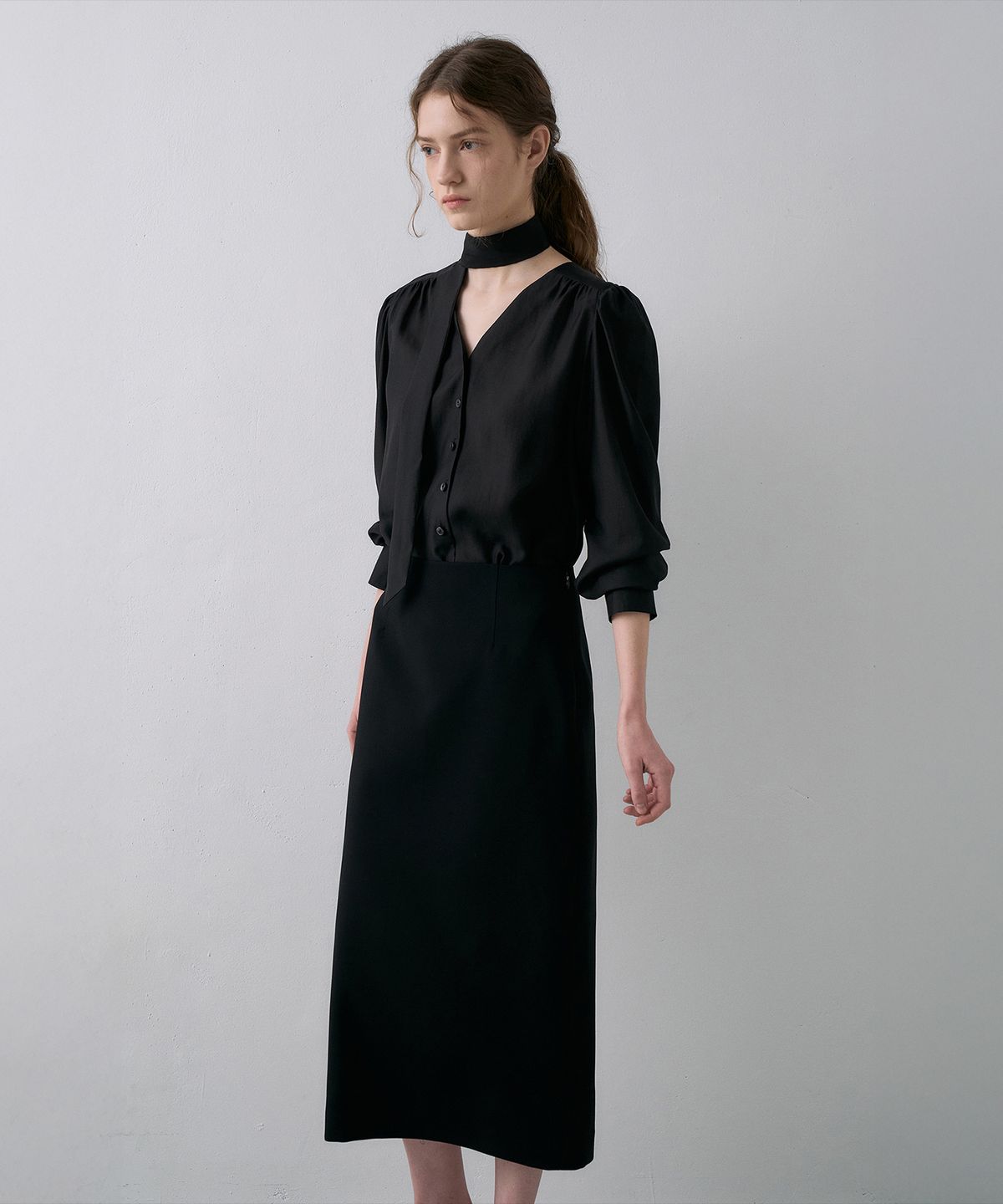 라메레이(LAMEREI) Tie V-Neck Dress[LMBFSPDR808]-Black