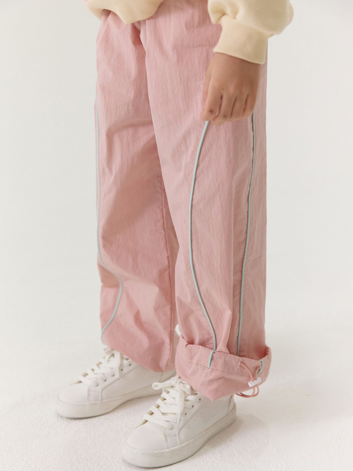베베테일러(BEBETAILOR) 파이핑 나일론 팬츠