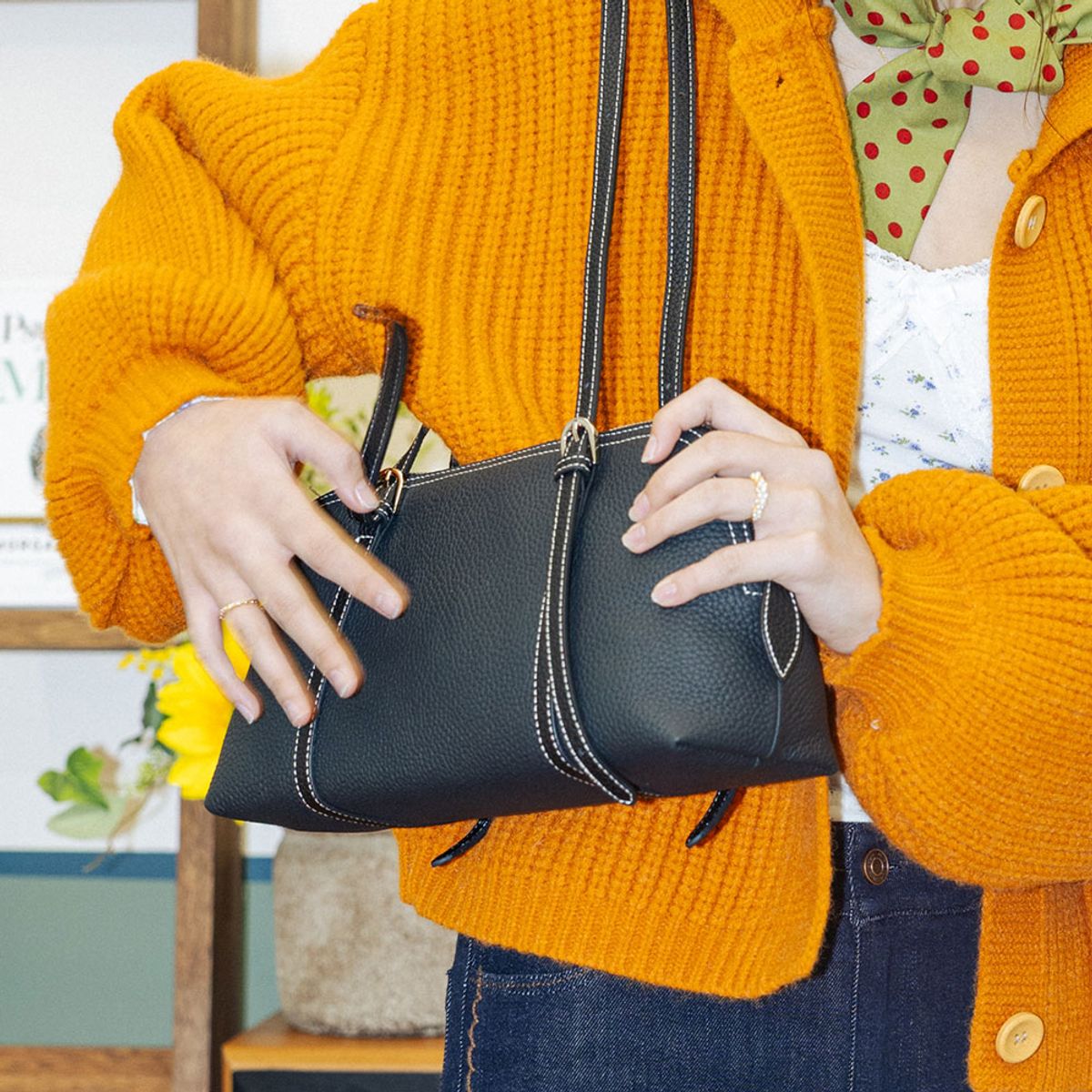 던드롭(DUNDROP) DD_Stitch round bag_BLACK