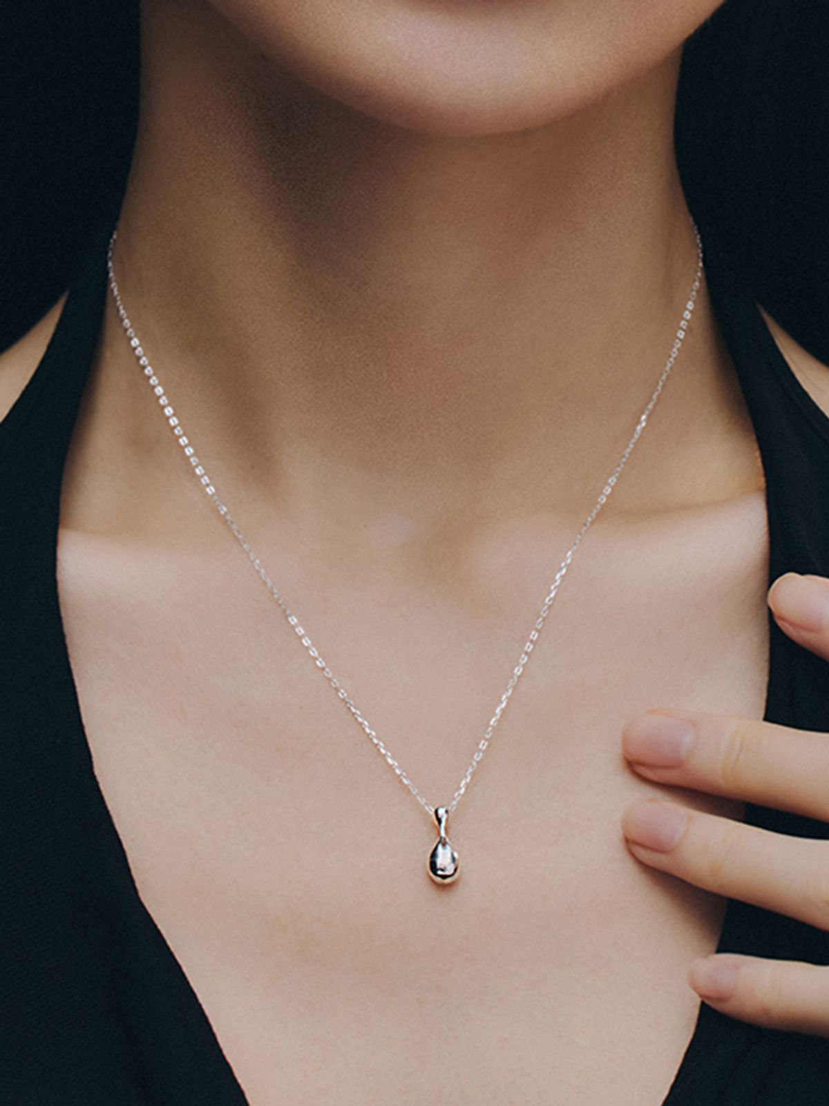 이너프(ENUFF) (silver 925) Glossy textured necklace