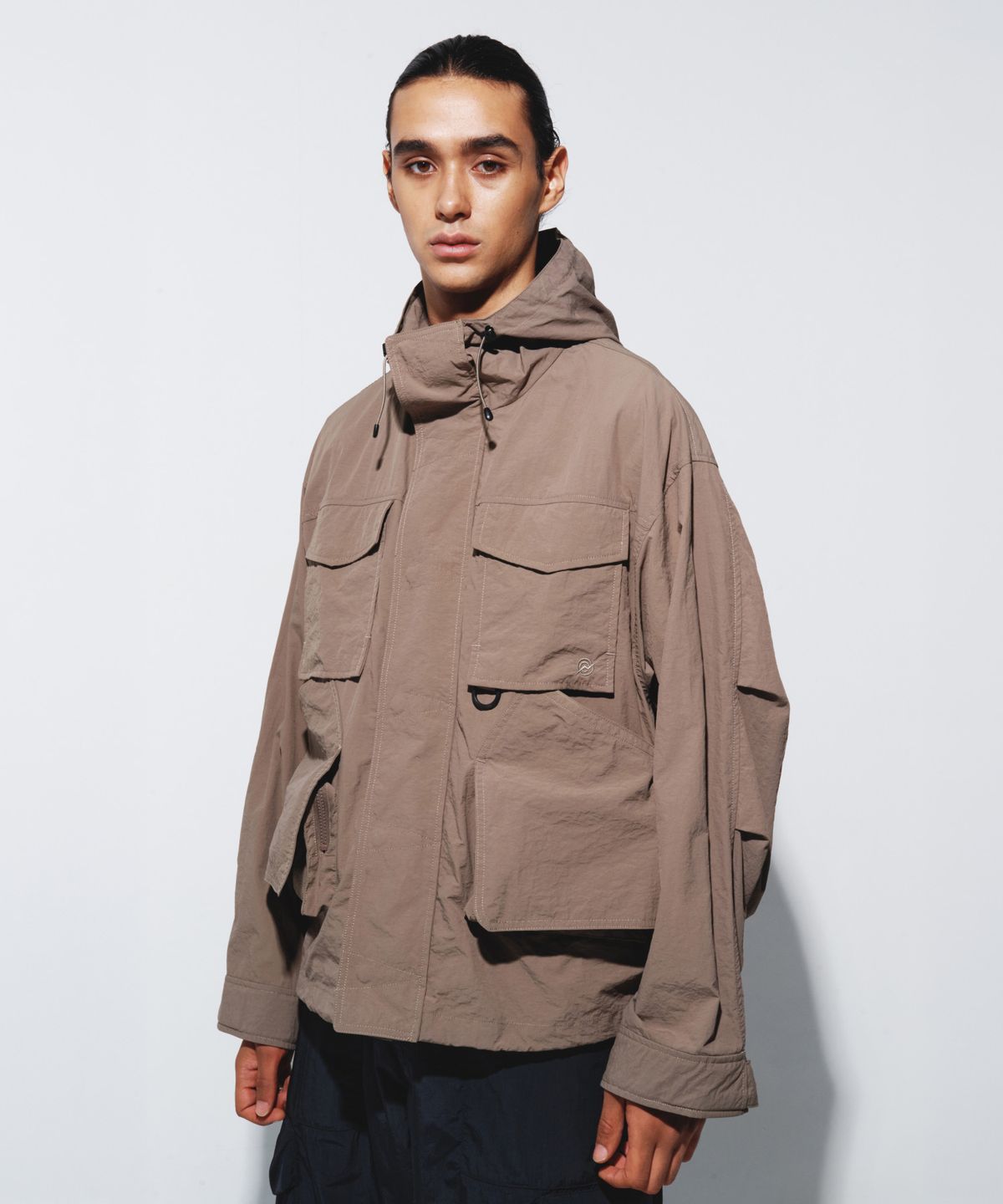 칼라파타르(KALAPATTHAR) LIGHTWEIGHT NYLON RIPSTOP UTILITY HOODED SHELL JACKET - BEIGE