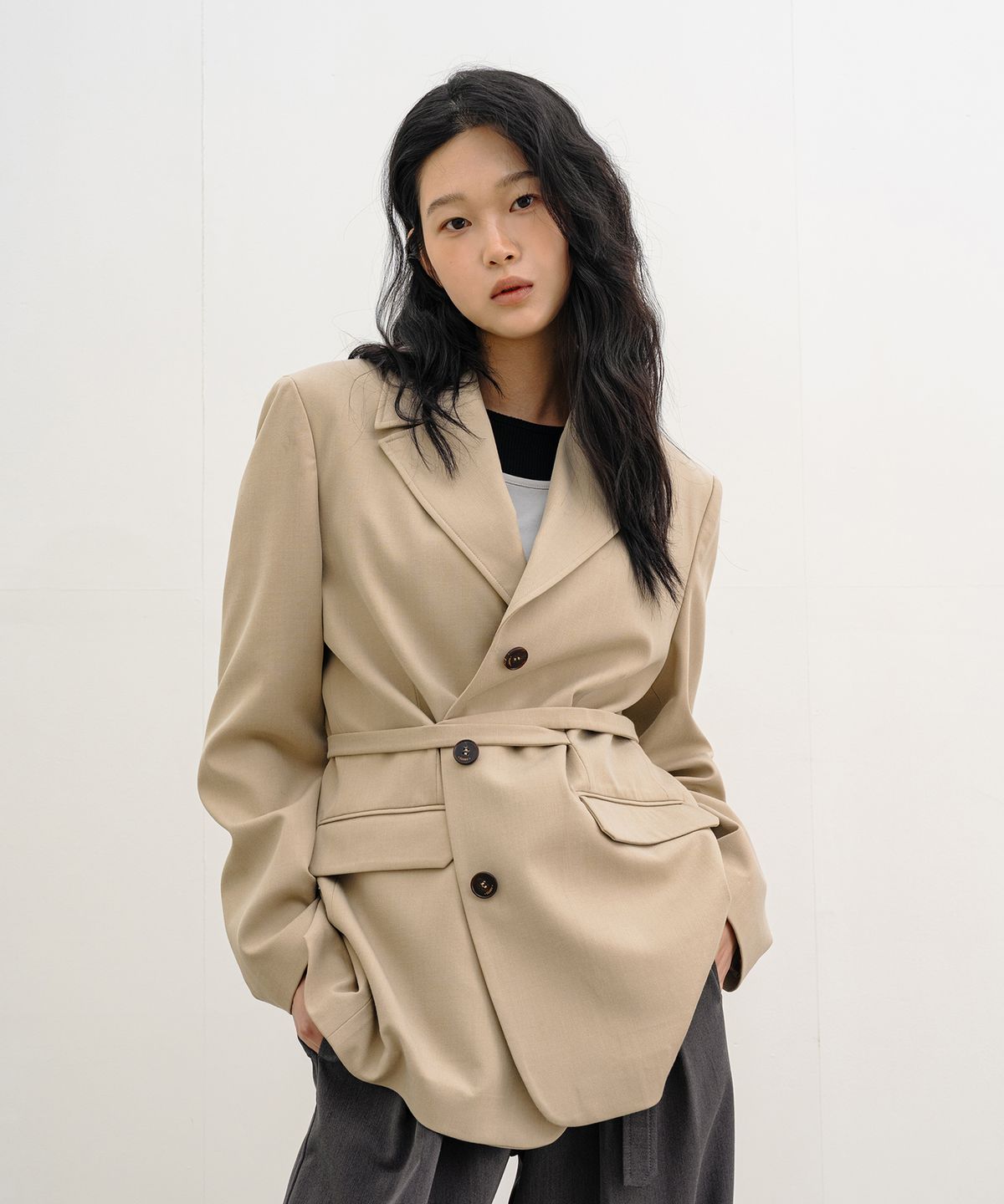 클루니(CLUNY) Minimal Strap Tailored Jacket - Beige