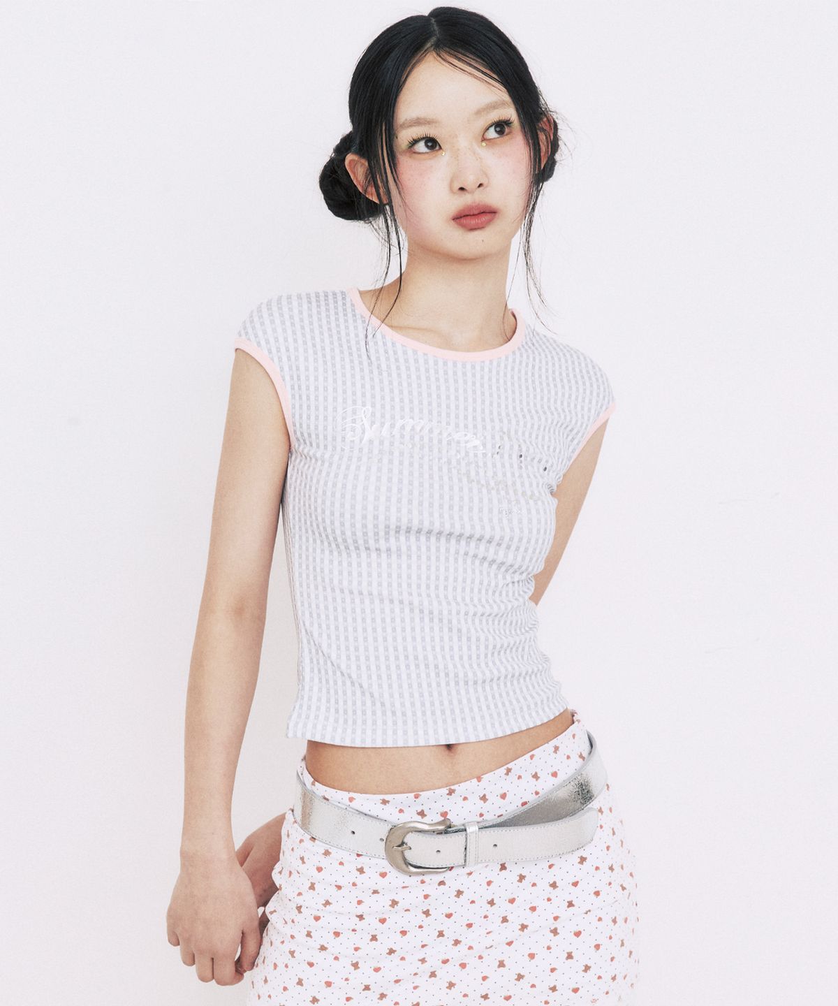 유희(YOUHEE) CHECK STAR PATTERN T-SHIRTS_WHITE