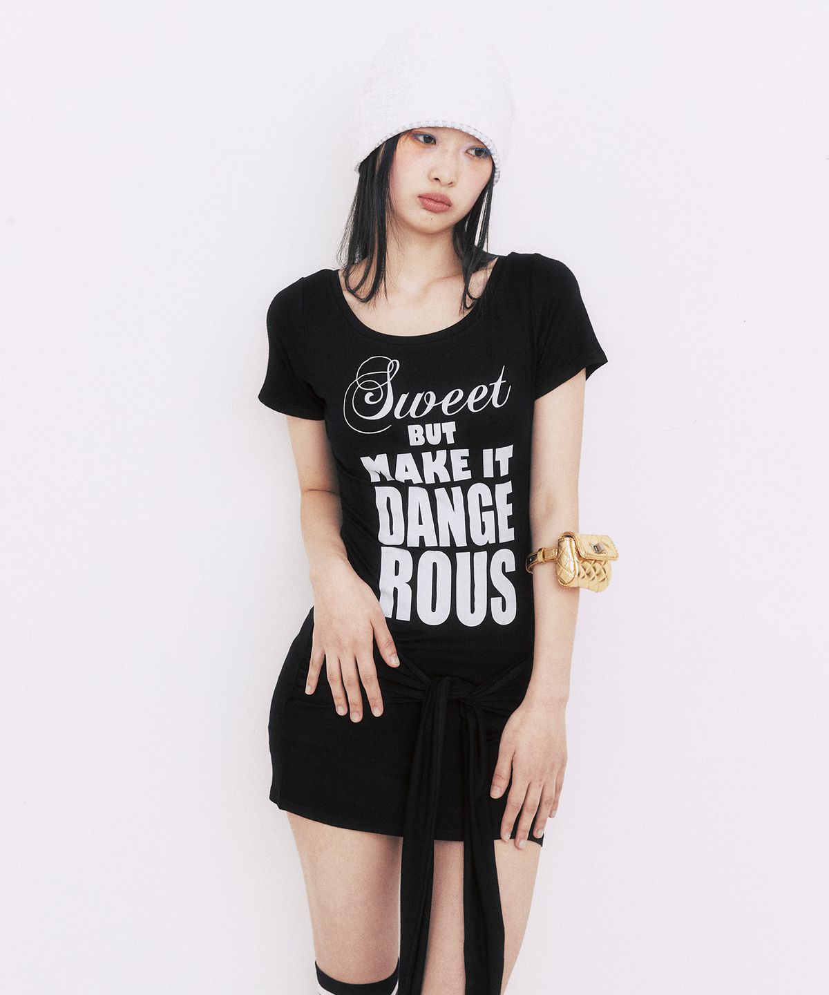 유희(YOUHEE) LETTERING WRAP DRESS_BLACK