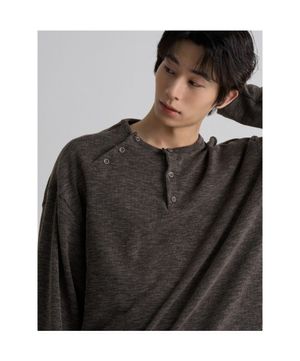 와플 버튼 헨리넥 티셔츠  브라운