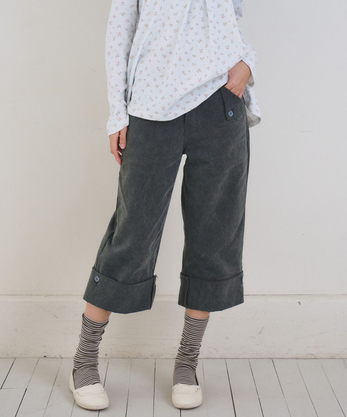 오피쉬(OAFISH) Fold Pocket Capri Pants, Charcoal