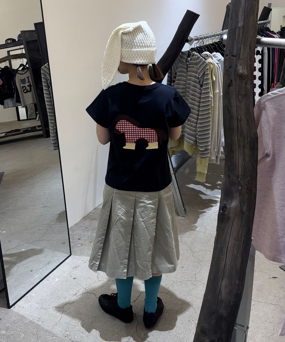 탄산마그네슘(TANSANMAGNESIUM) 포니 아플리케 티셔츠 (네이비)