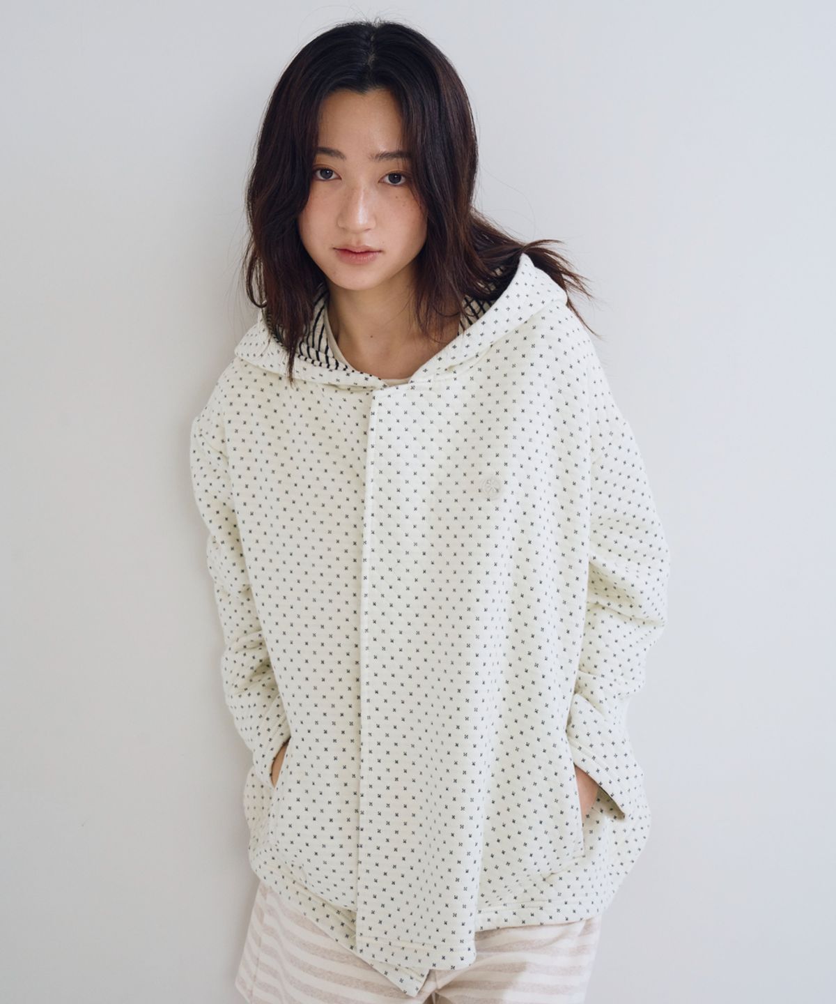 오피쉬(OAFISH) Clover Unbalance Hoodie Zip-Up, Ivory