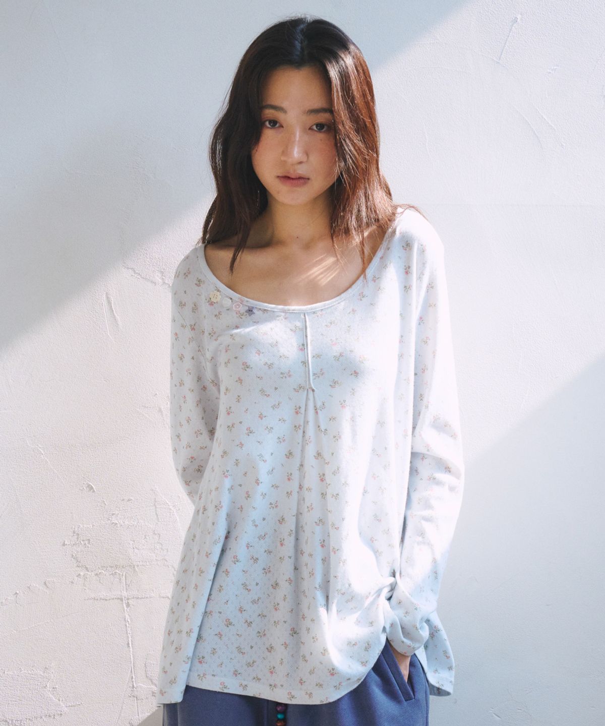 오피쉬(OAFISH) Floral Tuck Longsleeve, Sky Blue
