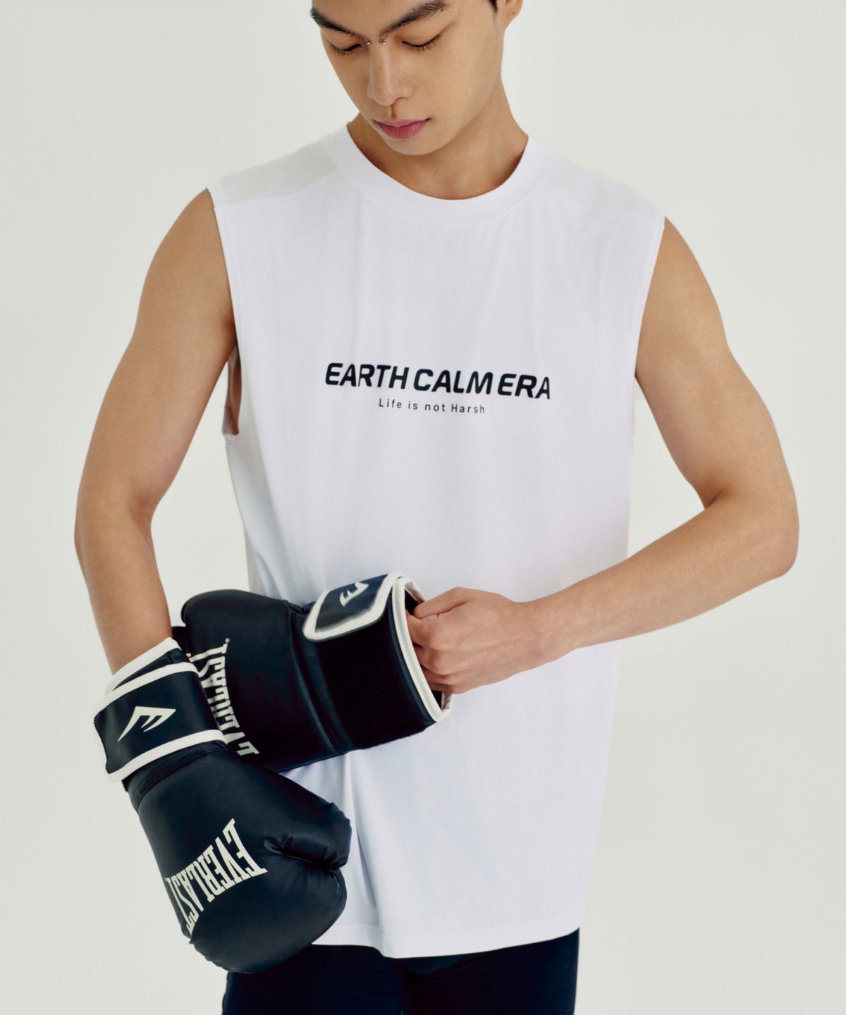 얼스캄에라(EARTH CALM ERA) 벤틸레이션 액티브 슬리브리스_화이트