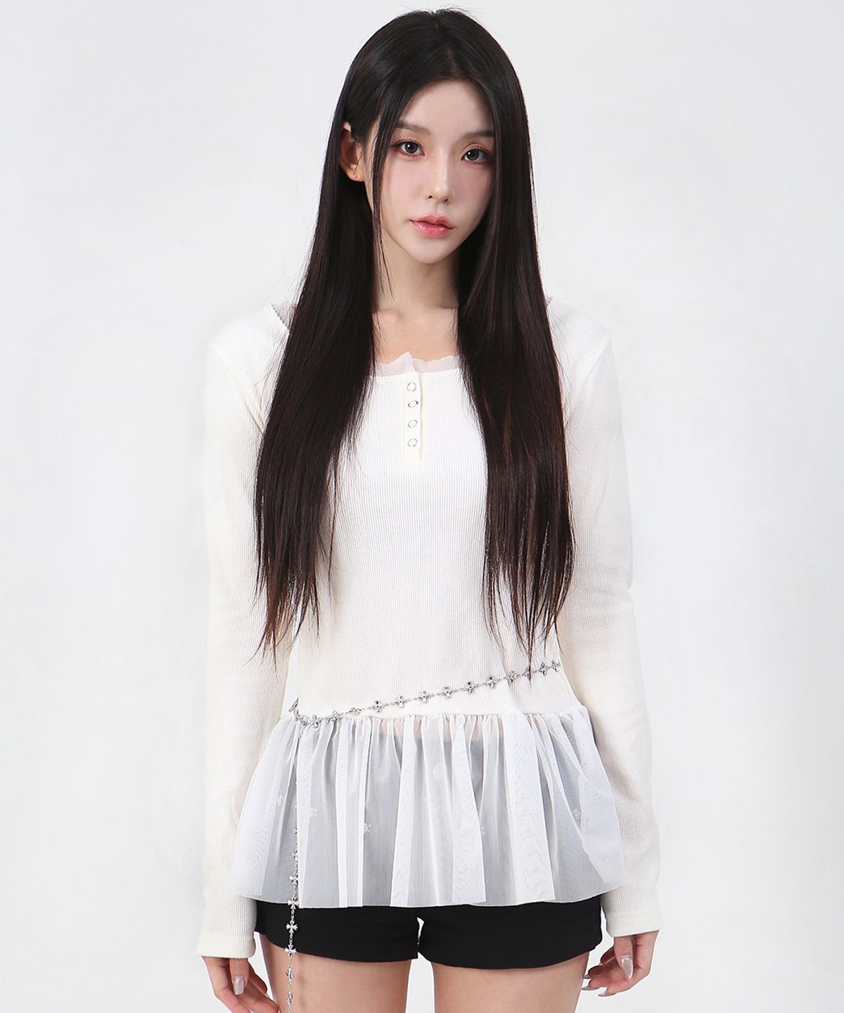 까트린(CATTLINE) 라운드넥 버튼 셔링 티셔츠