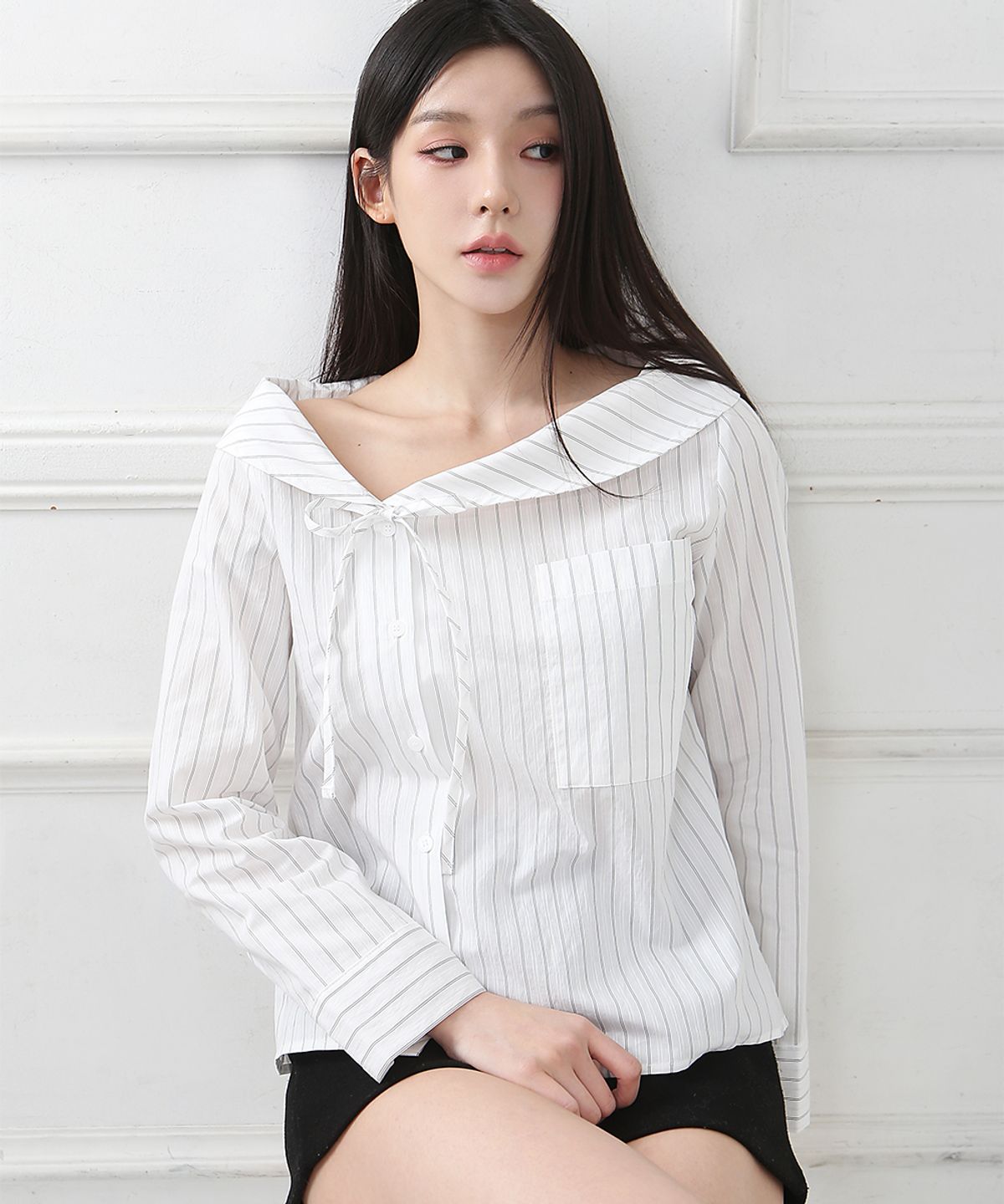까트린(CATTLINE) 스트라이프 오프숄더 블라우스 화이트
