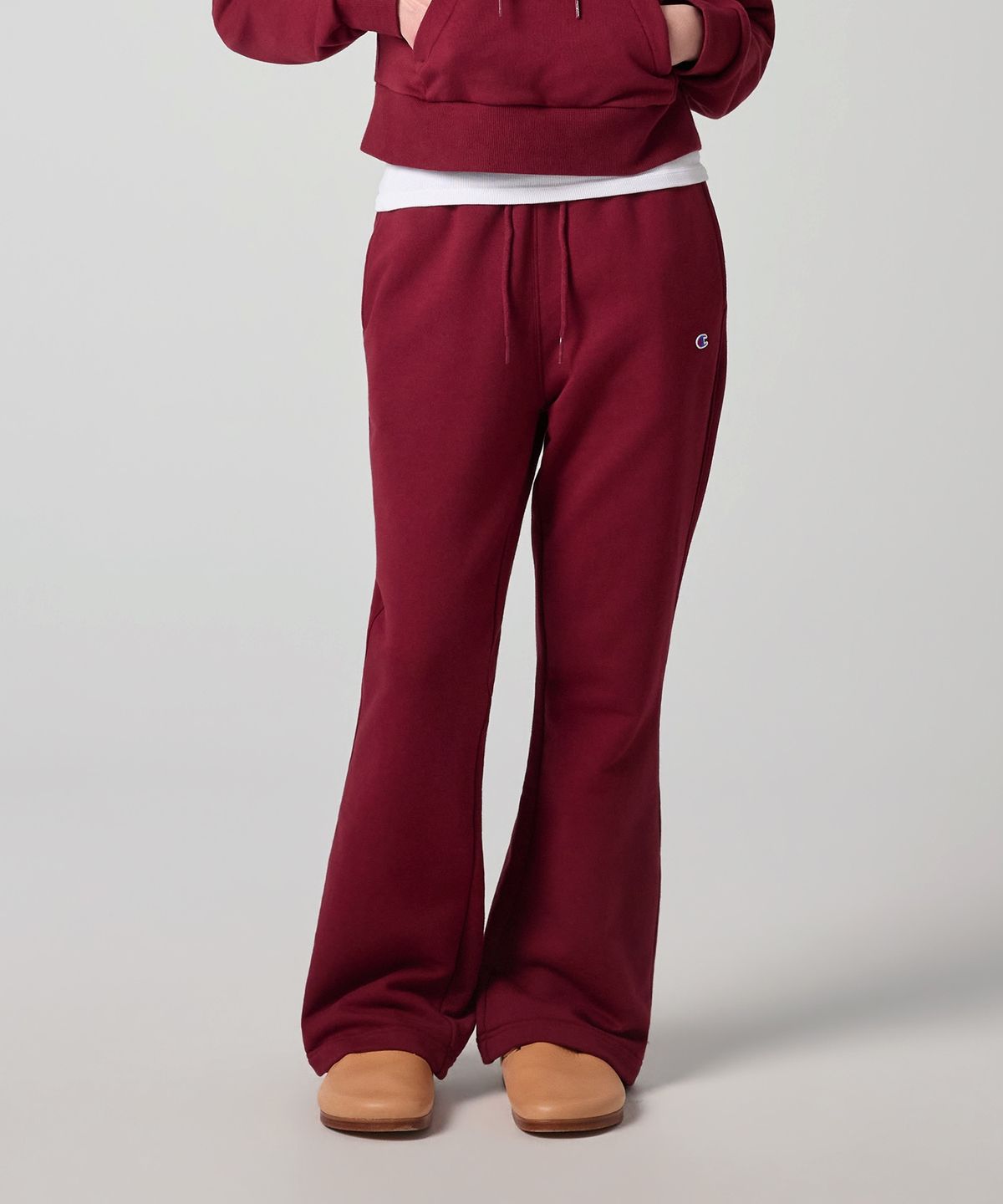 챔피온(CHAMPION) 여성 레귤러핏 부츠컷 스웨트 팬츠 Burgundy