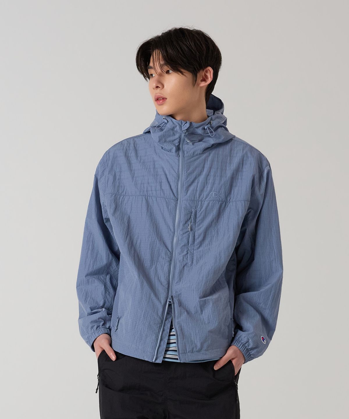 챔피온(CHAMPION) 시어 나일론 윈드브레이커 Light Blue