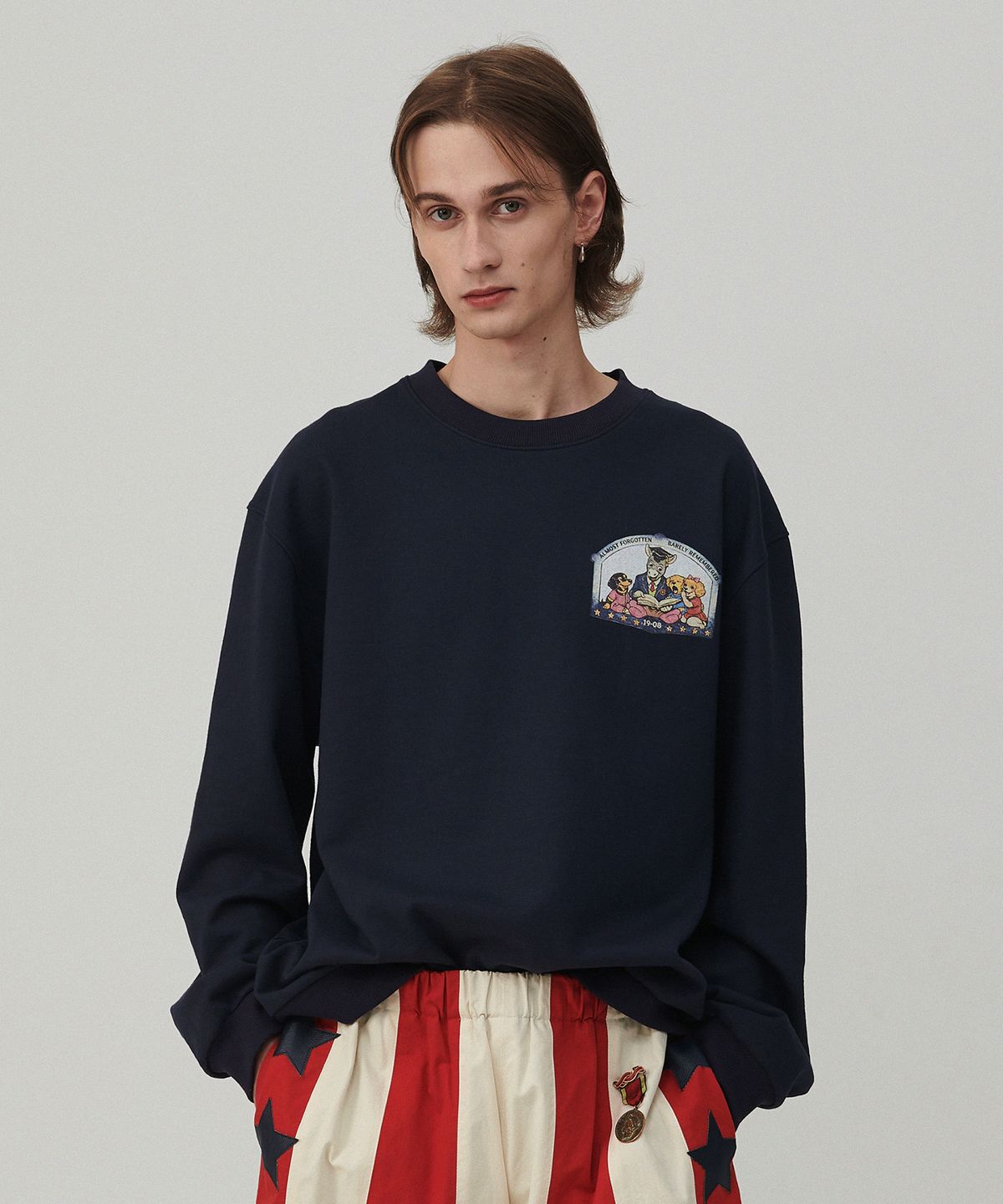 비욘드클로젯(BEYOND CLOSET) [COLLECTION LINE] 글리터 스타 빈티지 스웨트 셔츠 네이비