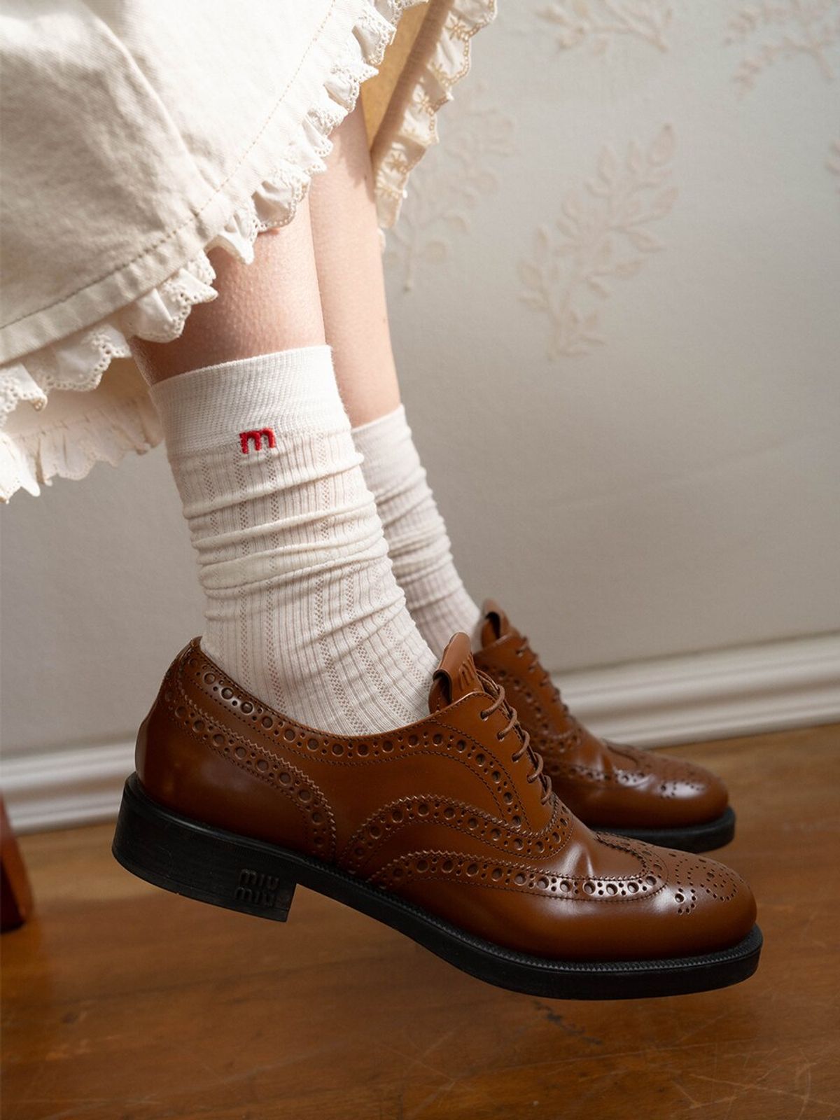 뮈뮈에르(MUEMUER) M Embroidered Lace Long Socks MU2633AC203M