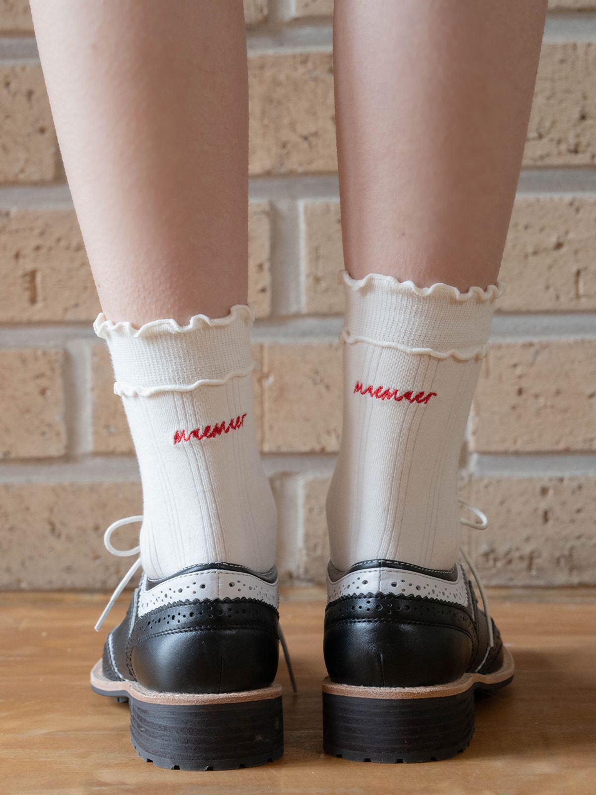 뮈뮈에르(MUEMUER) Muemuer Lettering Socks MU2633AC201M