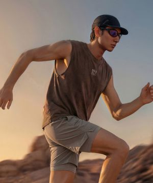 유니 솔트워싱 소로나 민소매티셔츠_BR R1TS3103