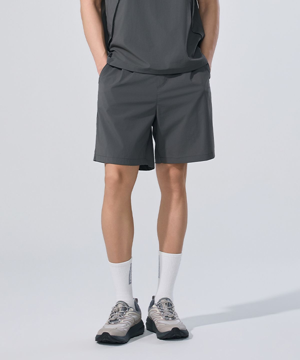 디스커버리 익스페디션(DISCOVERY EXPEDITION) 유니 프레시벤트 경량 우븐 트레이닝 4.5부 쇼츠 (D/GREY)