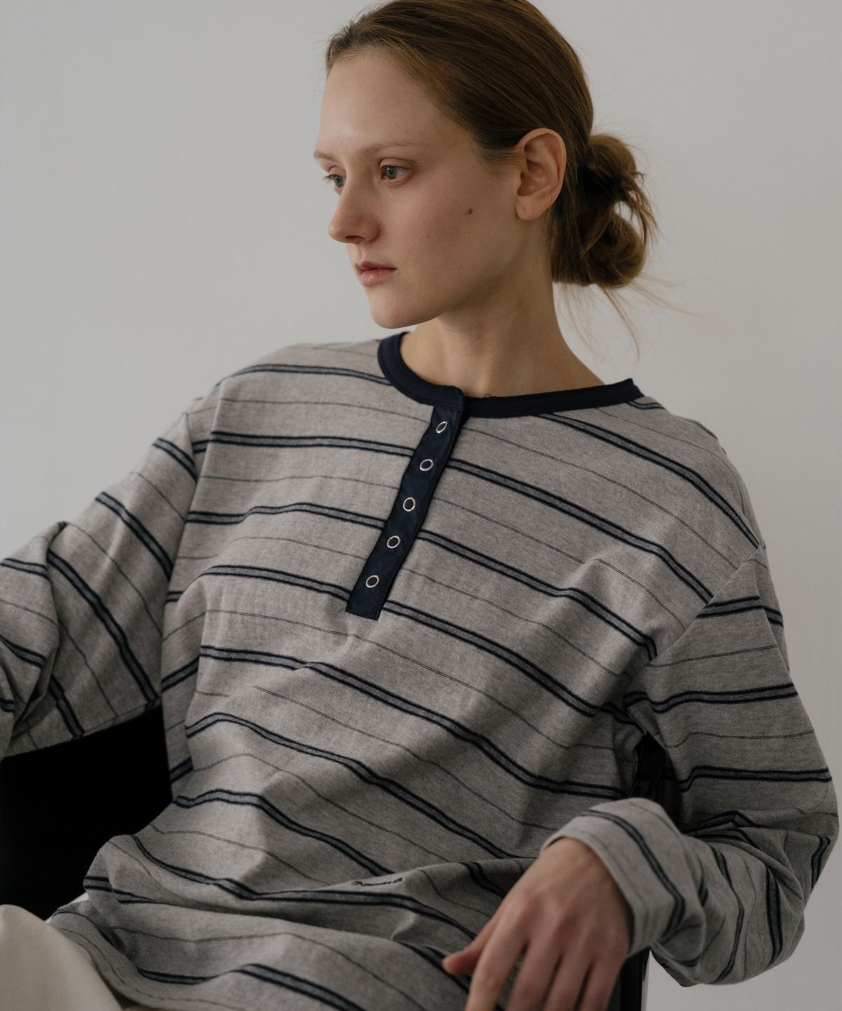 노운베러(KNOWNBETTER) Henley neck stripe longsleeve T-shirt [KNSS05TS02]_Melange gray