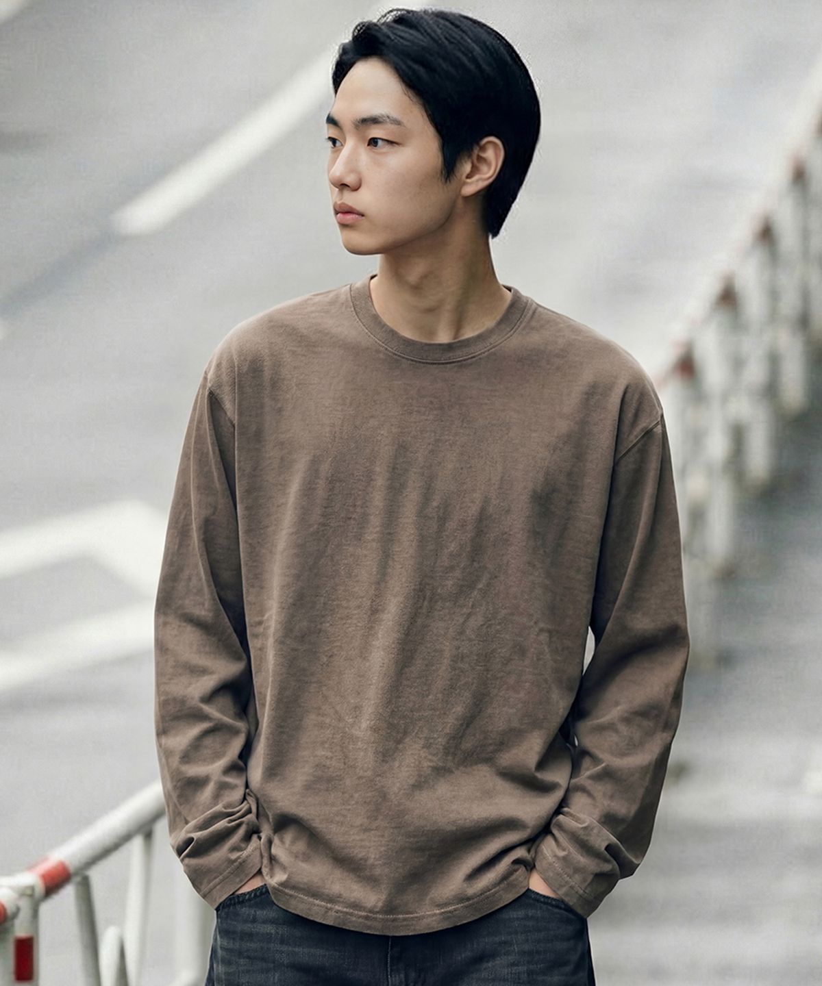 제멋(JEMUT) 보이 크롭 피그먼트 긴팔티셔츠 브라운 KJLT2683