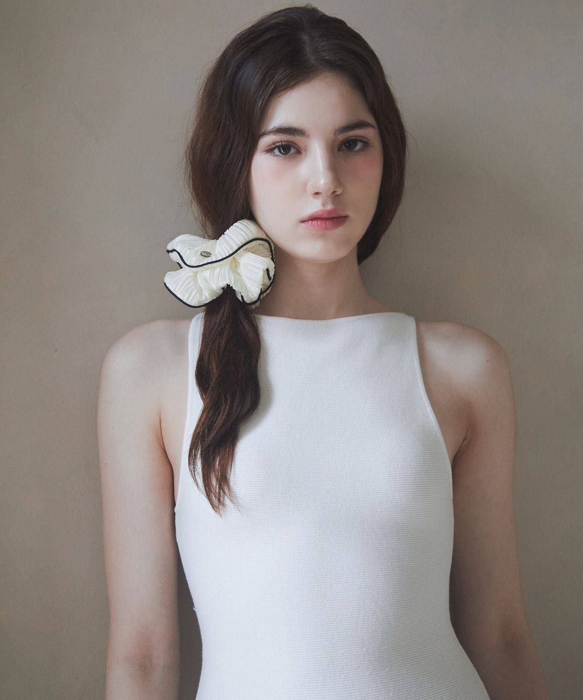 벨류엣(VALLUAT) Bella silky scrunchie_Ivory