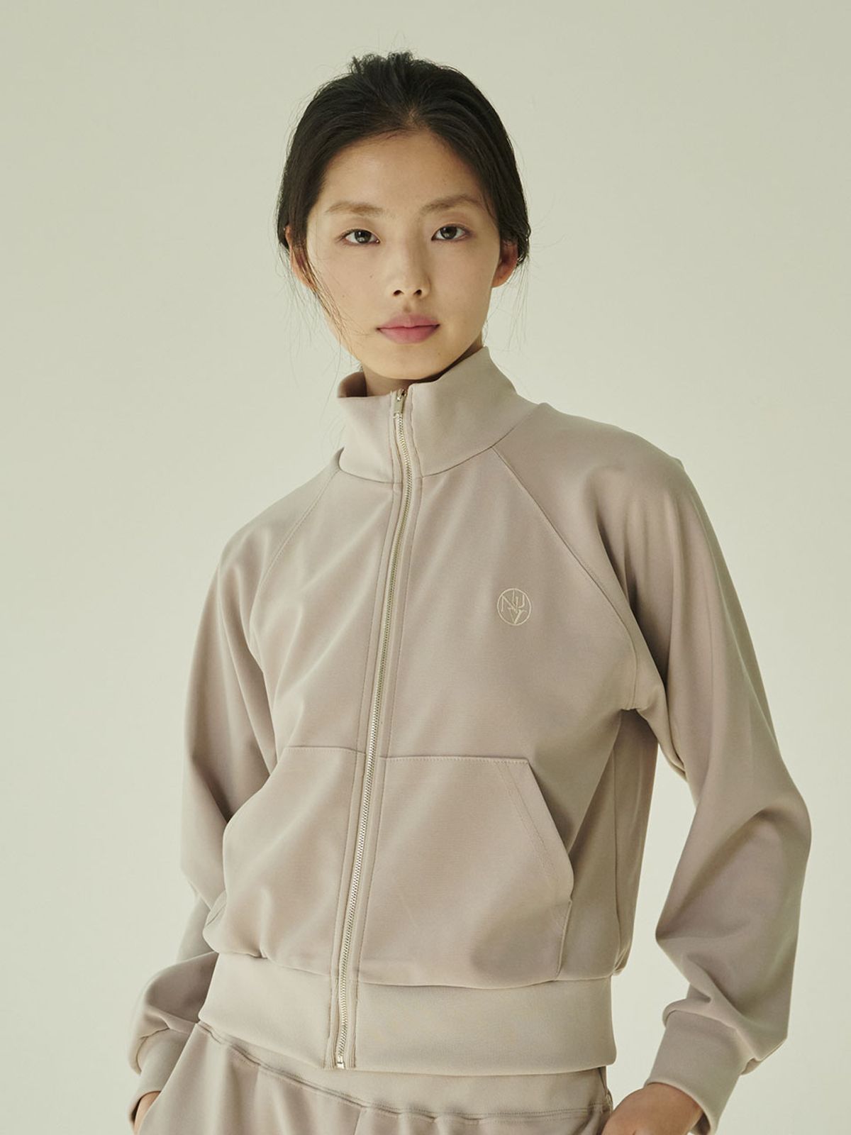 누브(NOUVE) 스트레치 져지 집업 - 베이지/ Stretch Jersey Zip‑Up - Beige