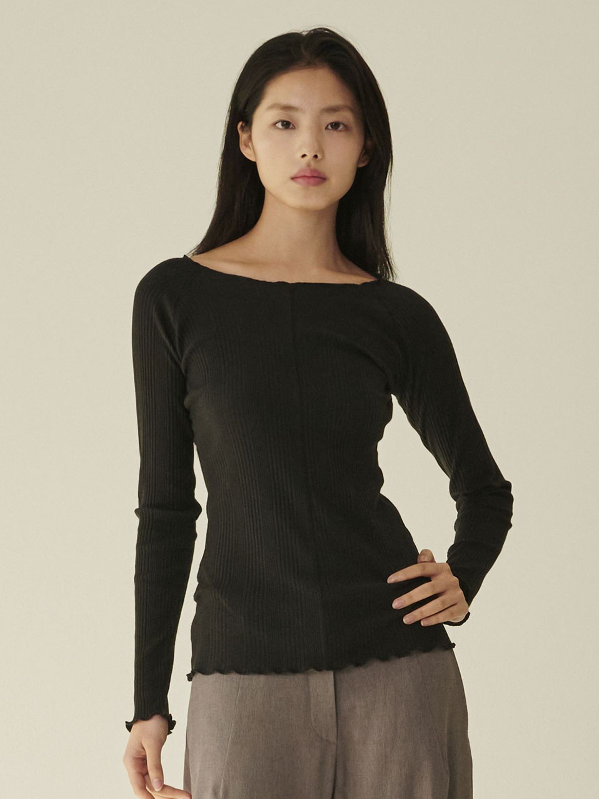 누브(NOUVE) 스티치 슬림핏 티셔츠 - 블랙/ Stitch Slim Fit T‑Shirt - Black