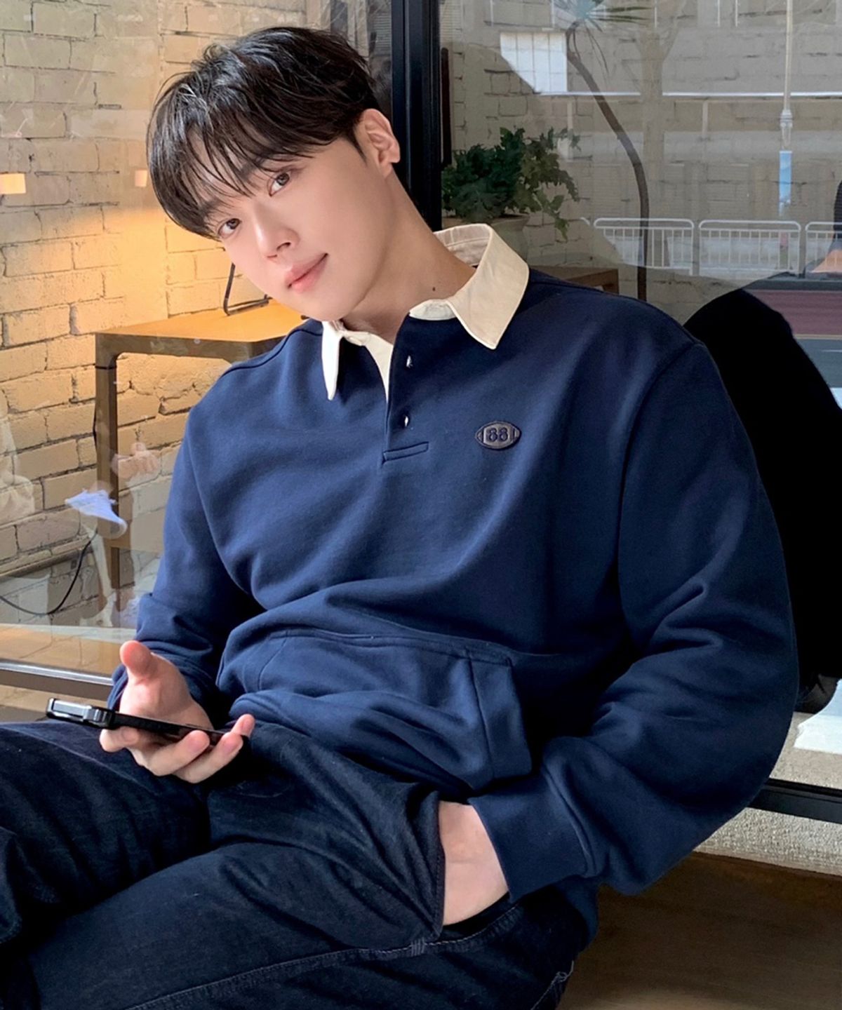 낫온리포투데이(NOT ONLY FOR TODAY) 레더 스몰 로고 패치 카라넥 맨투맨 [네이비]