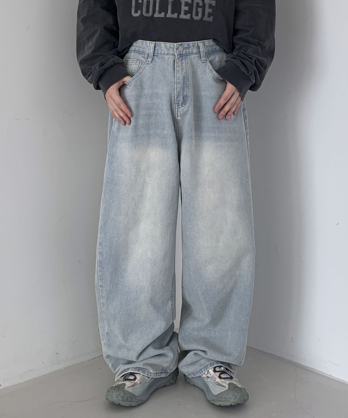 락트개러지(ROCKED GARAGE) [UNISEX] 워싱 벌룬 와이드핏 사이드 핀턱 민트 데님 팬츠 [연청]