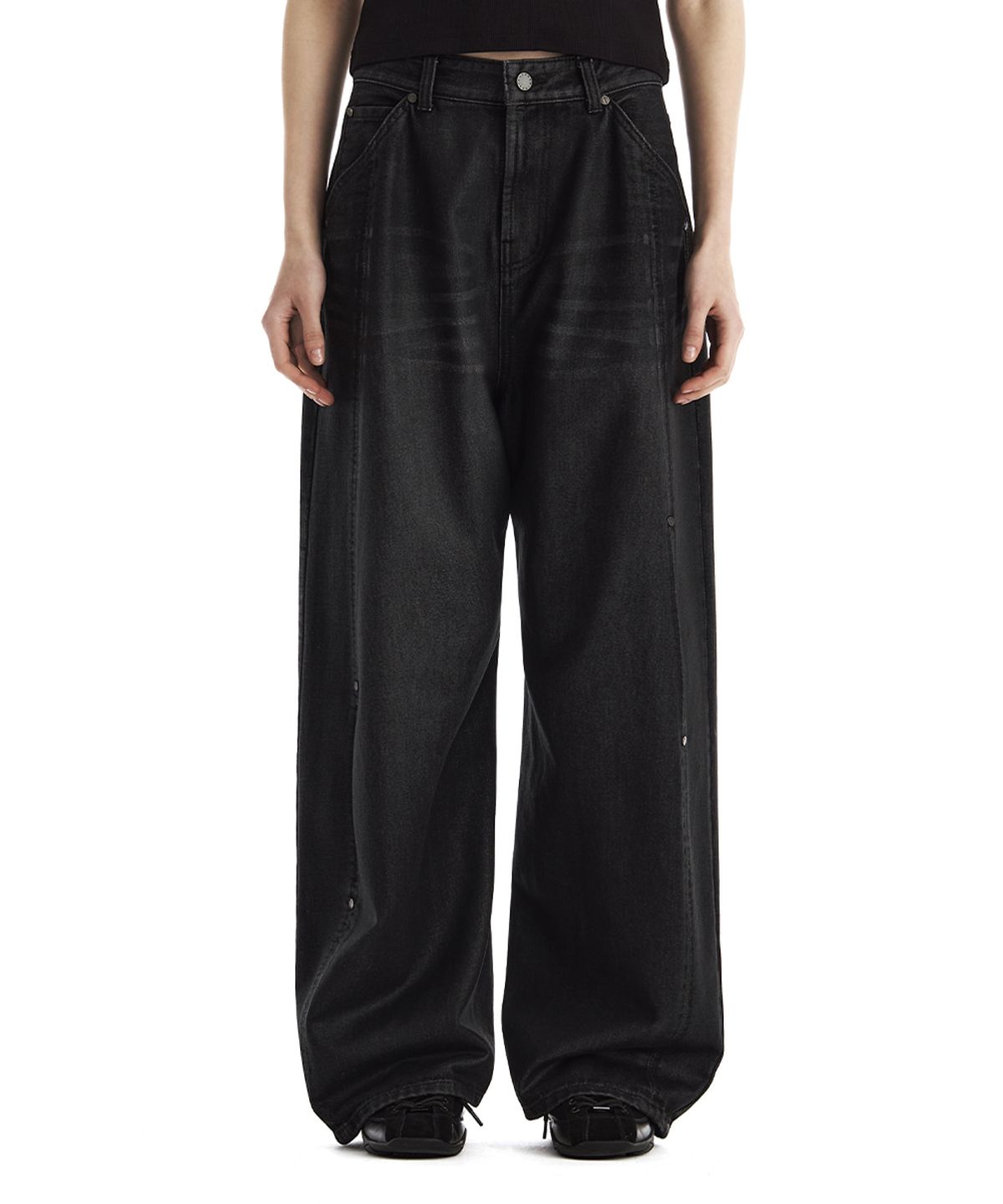 트리밍버드(TREEMINGBIRD) Rivet Slit Coated Denim Pants [ Black ]