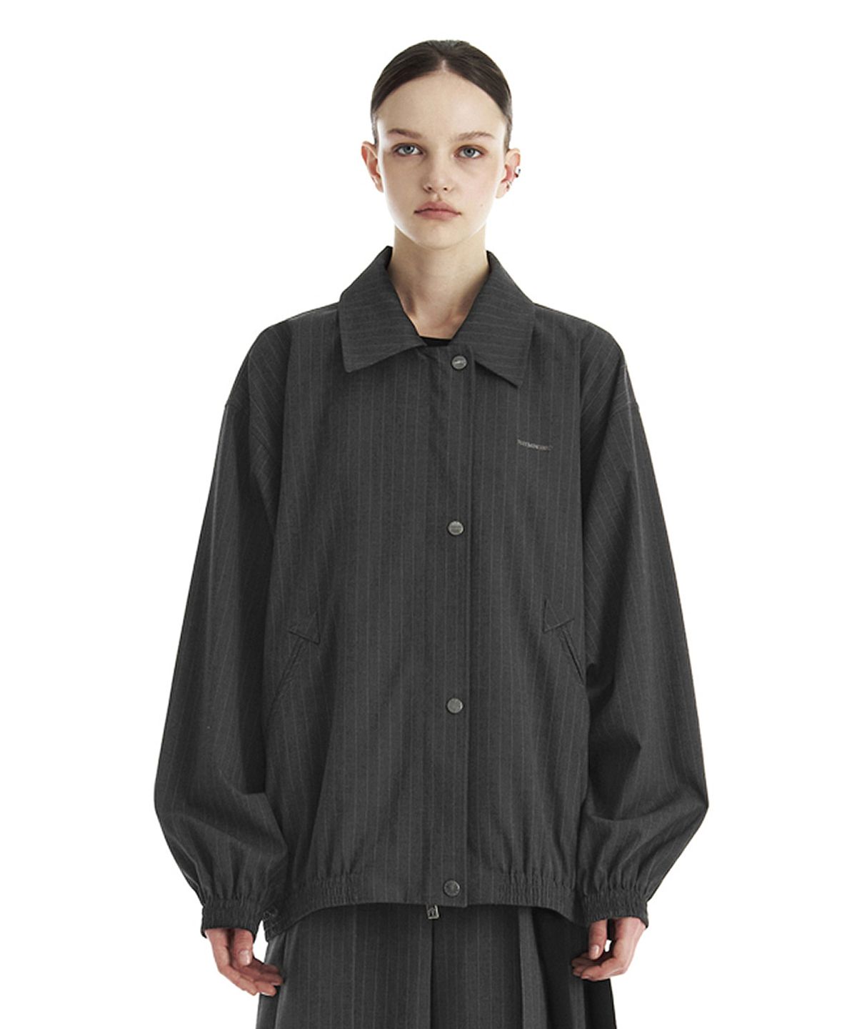 트리밍버드(TREEMINGBIRD) Stripe Oversized Blouson Set-Up Jumper [ Charcoal ]