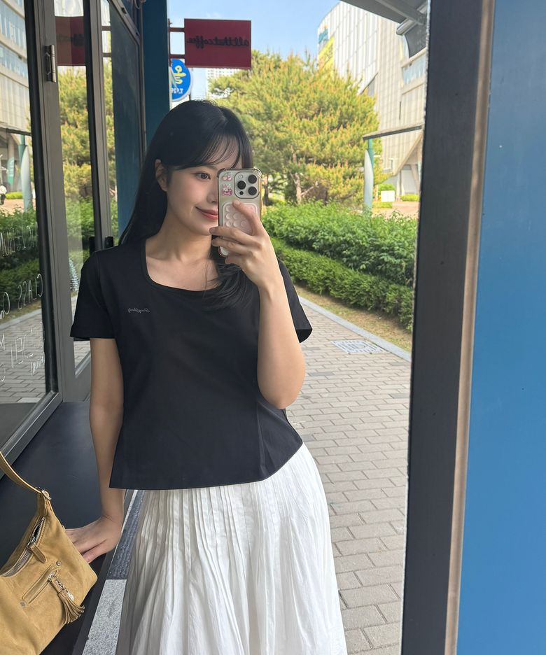 스퀘어넥페플럼티셔츠 J1TS020L