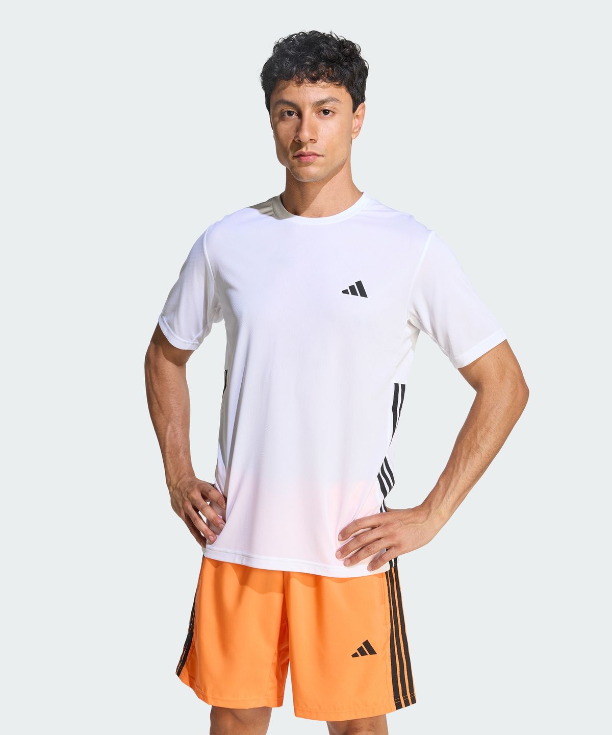 아디다스(ADIDAS) 워크아웃 에센셜 베이스 3-스트라이프 티셔츠 KD0699