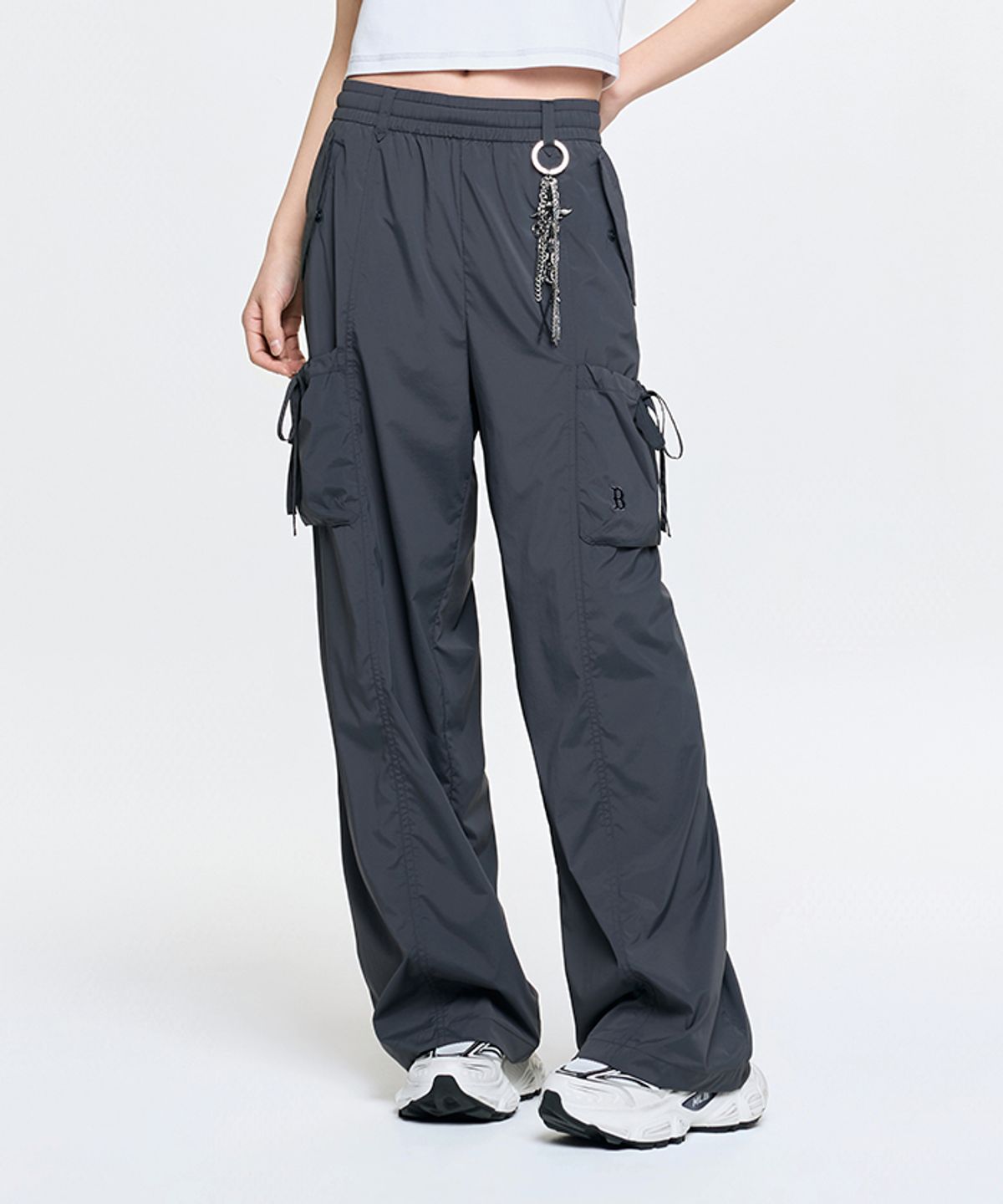 엠엘비(MLB) 여성 고프코어 초경량 리본 카고 세미와이드 팬츠 BOS (D.Charcoal Grey)