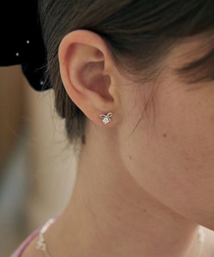 [실버925] 프티 리본 큐빅 이어링 / STJ-EA1764WG