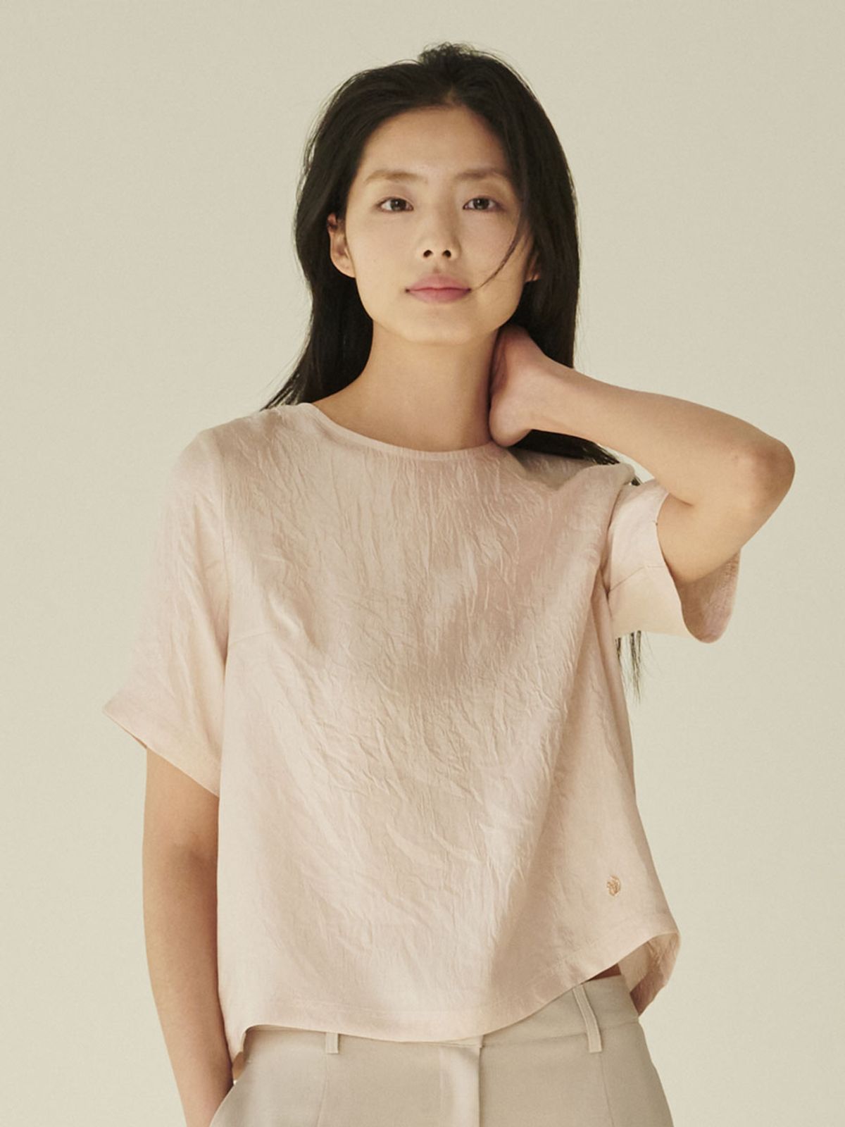 누브(NOUVE) 라운드넥 시어 블라우스 - 핑크/ Round‑Neck Sheer Blouse - Pink