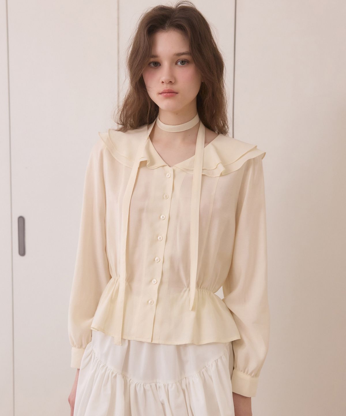 어다울(ADAUL) Duffle shirring ruffle tie blouse - cream