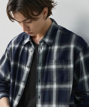 옴브레 크롭 체크 셔츠 - 네이비