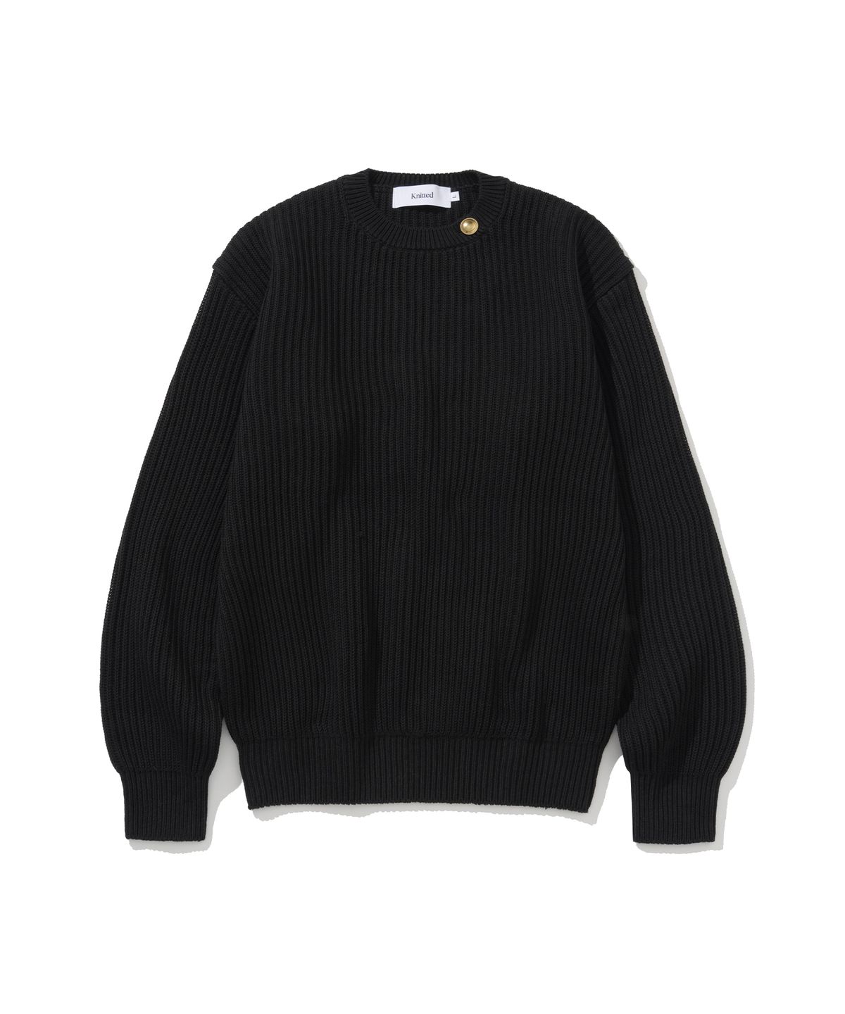 니티드(KNITTED) 헤비 와플 골드 버튼 라운드 니트 BLACK