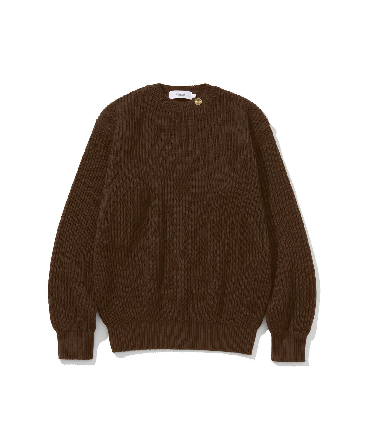 니티드(KNITTED) 헤비 와플 골드 버튼 라운드 니트 BROWN