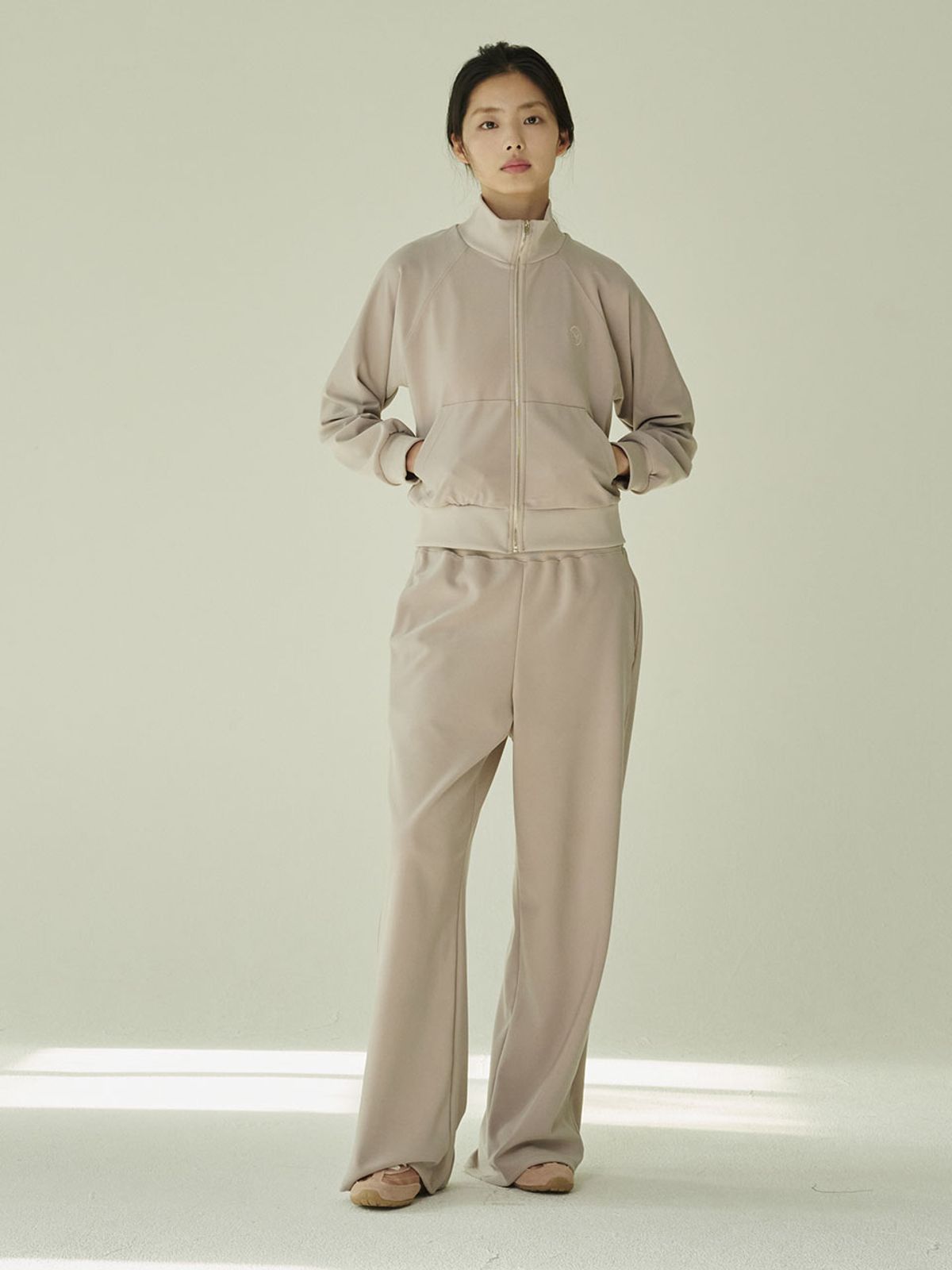 누브(NOUVE) 스트레치 져지 집업 셋업 - 베이지/ Stretch Jersey Zip‑Up Set - Beige